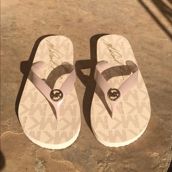 MICHAEL KORS SOFT PINK SIZE 10 FLIP FLOPS. FREE SH - Picture 2 of 5